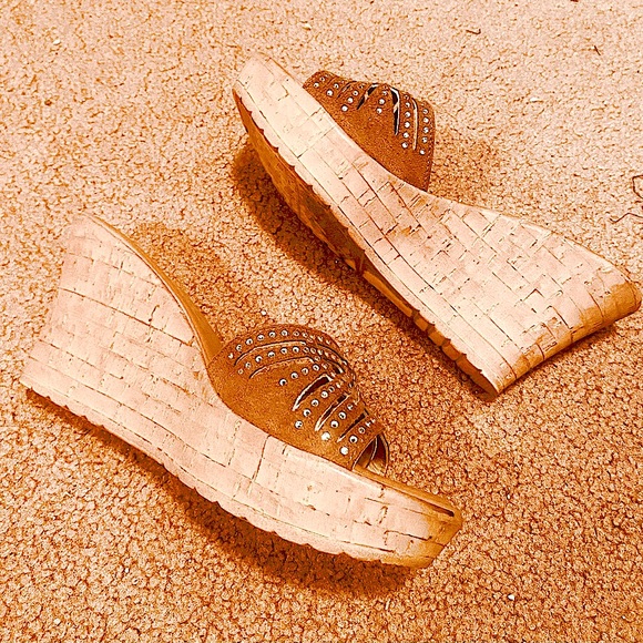 Italian Shoemakers Drk Tan Sandals. Cork heel Beautiful! Like new So Comfortable - Picture 5 of 5